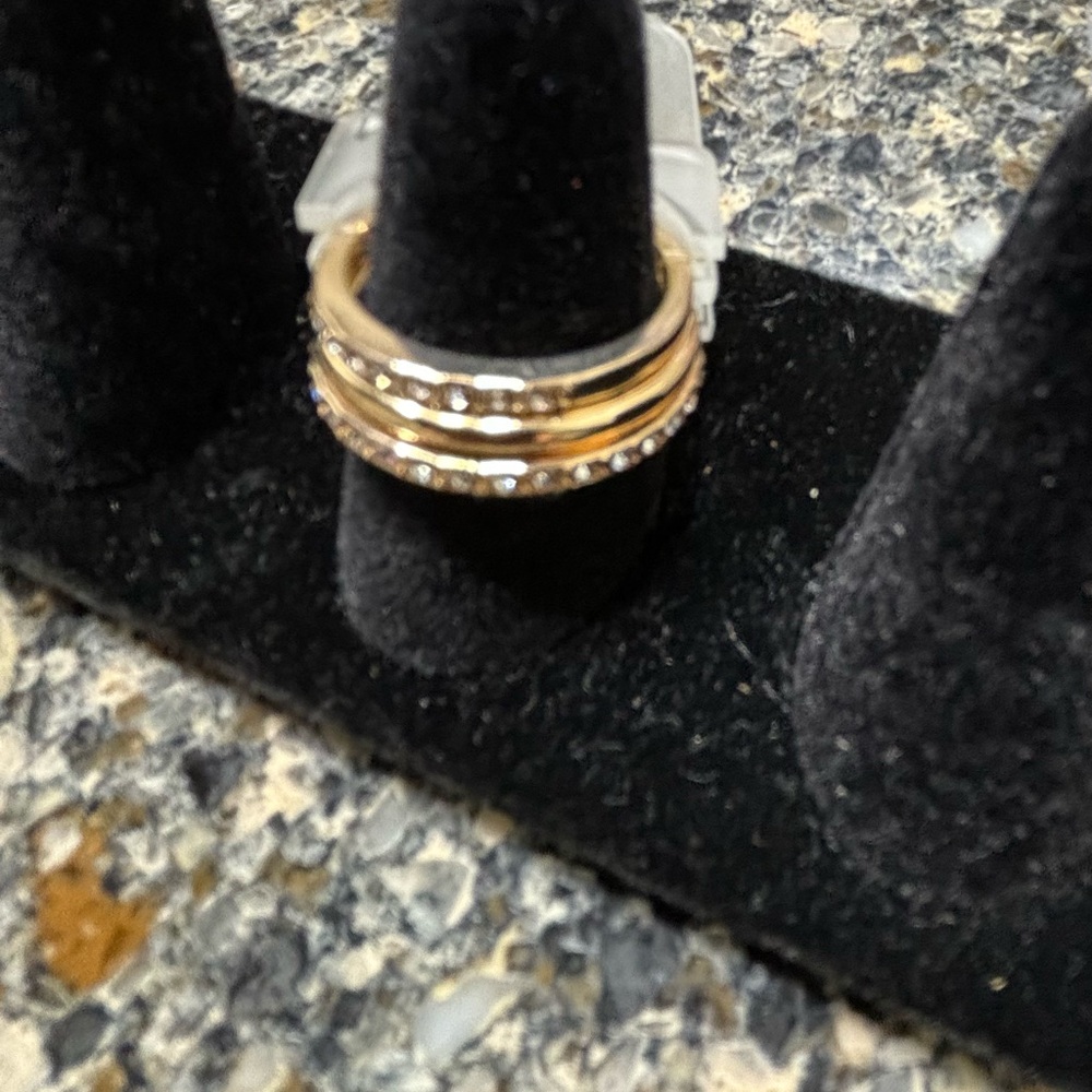 3 Gold  Diamond Rings. Medium - Picture 4 of 8